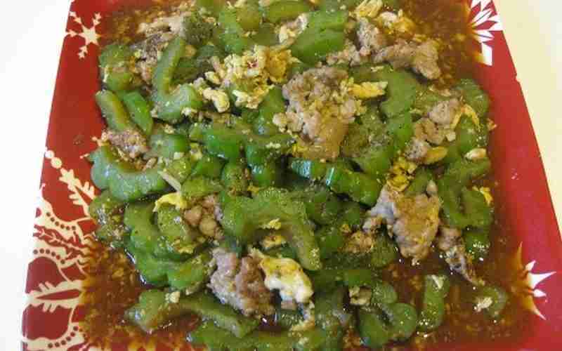 Simmered Bitter Melon and Pork Stir-Fry with Garlic and Soy