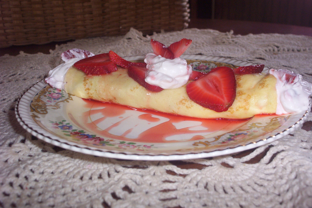 Vanilla Bean Crepes with Fresh Strawberry Compote