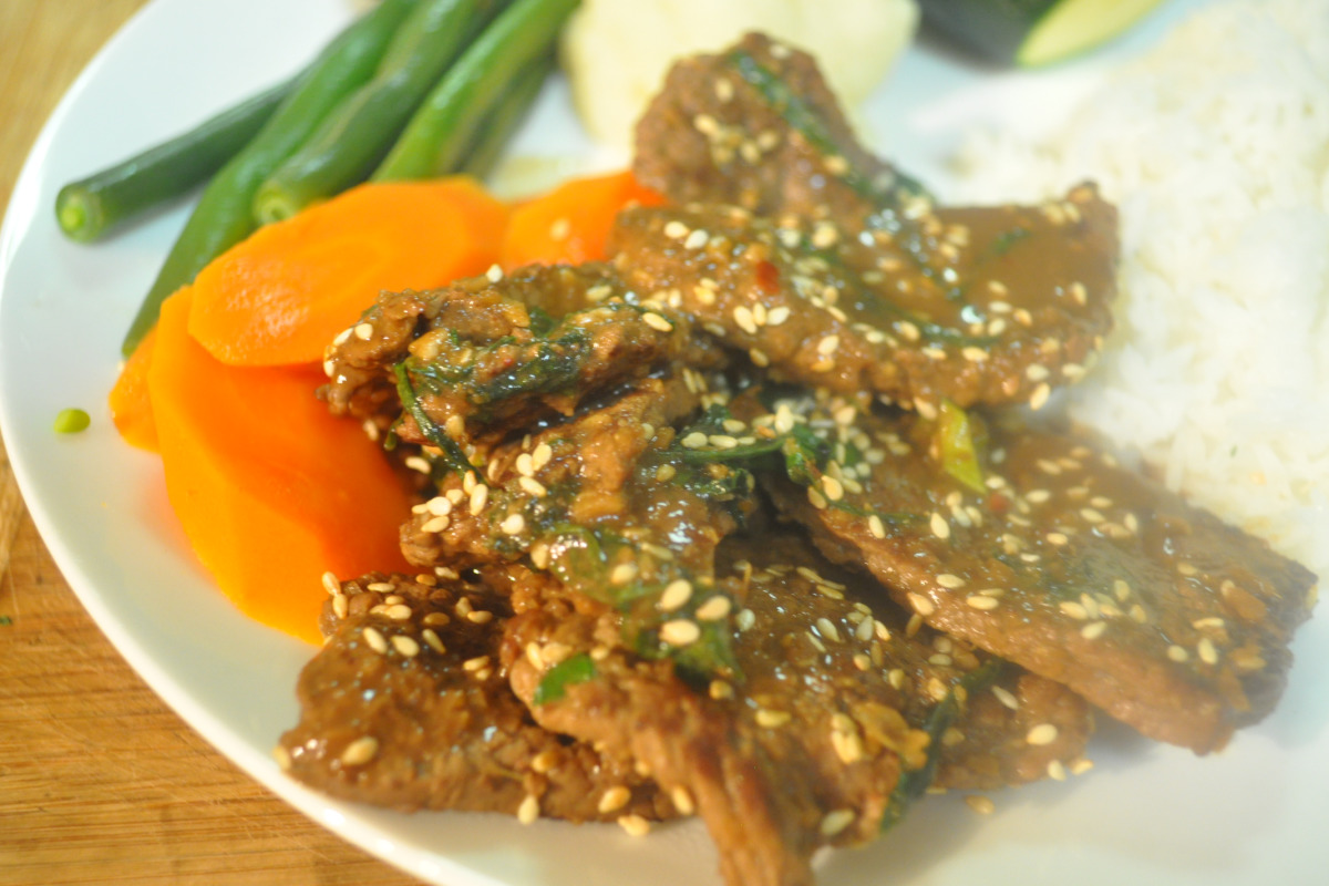 Quick Stir-Fried Beef with Bell Peppers and Sesame