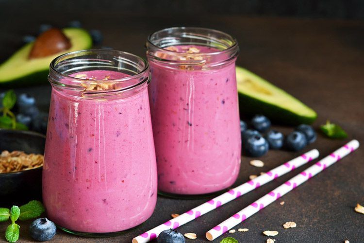 Avocado-Berry Smoothie with Coconut Milk
