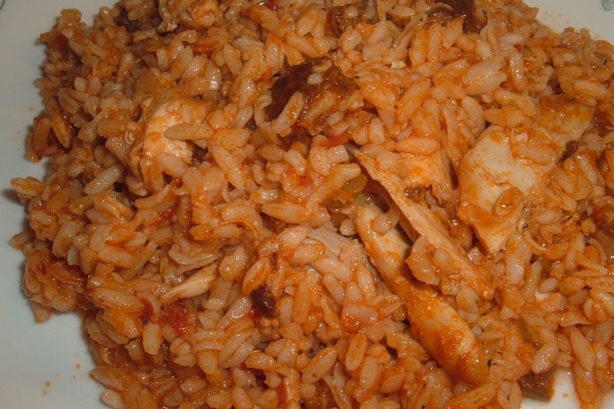 Filipino Chicken Jambalaya with Garlic and Tomato
