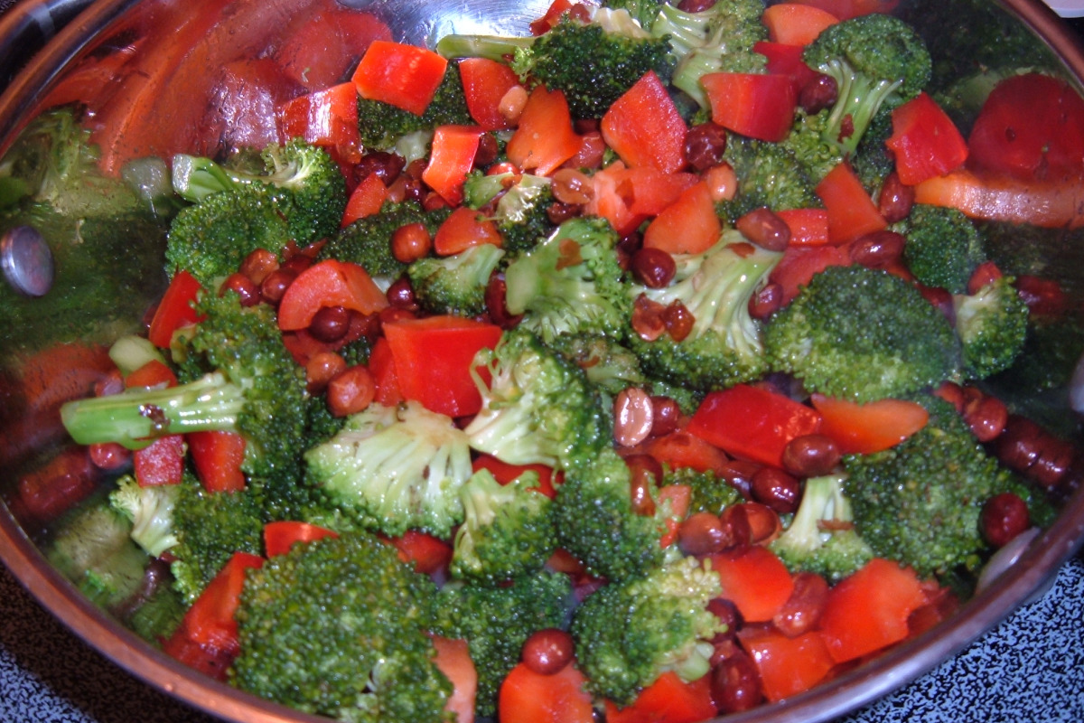 Spicy Peanut Stir-Fry with Broccoli and Bell Peppers
