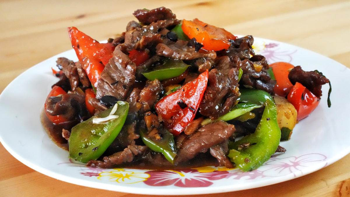 Hunan-Style Beef with Bell Peppers and Black Bean Sauce