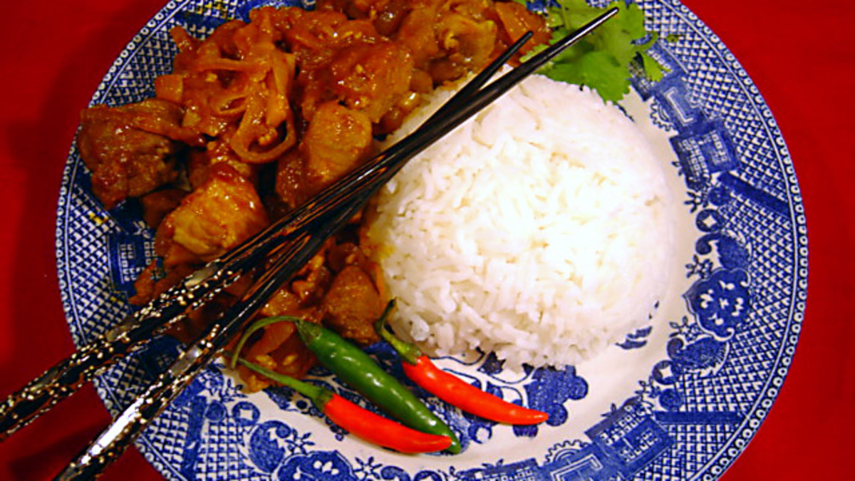 Slow-Cooked Burmese Pork Curry with Turmeric and Garlic