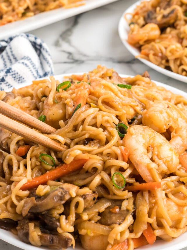 Shrimp Yakisoba with Stir-Fried Vegetables
