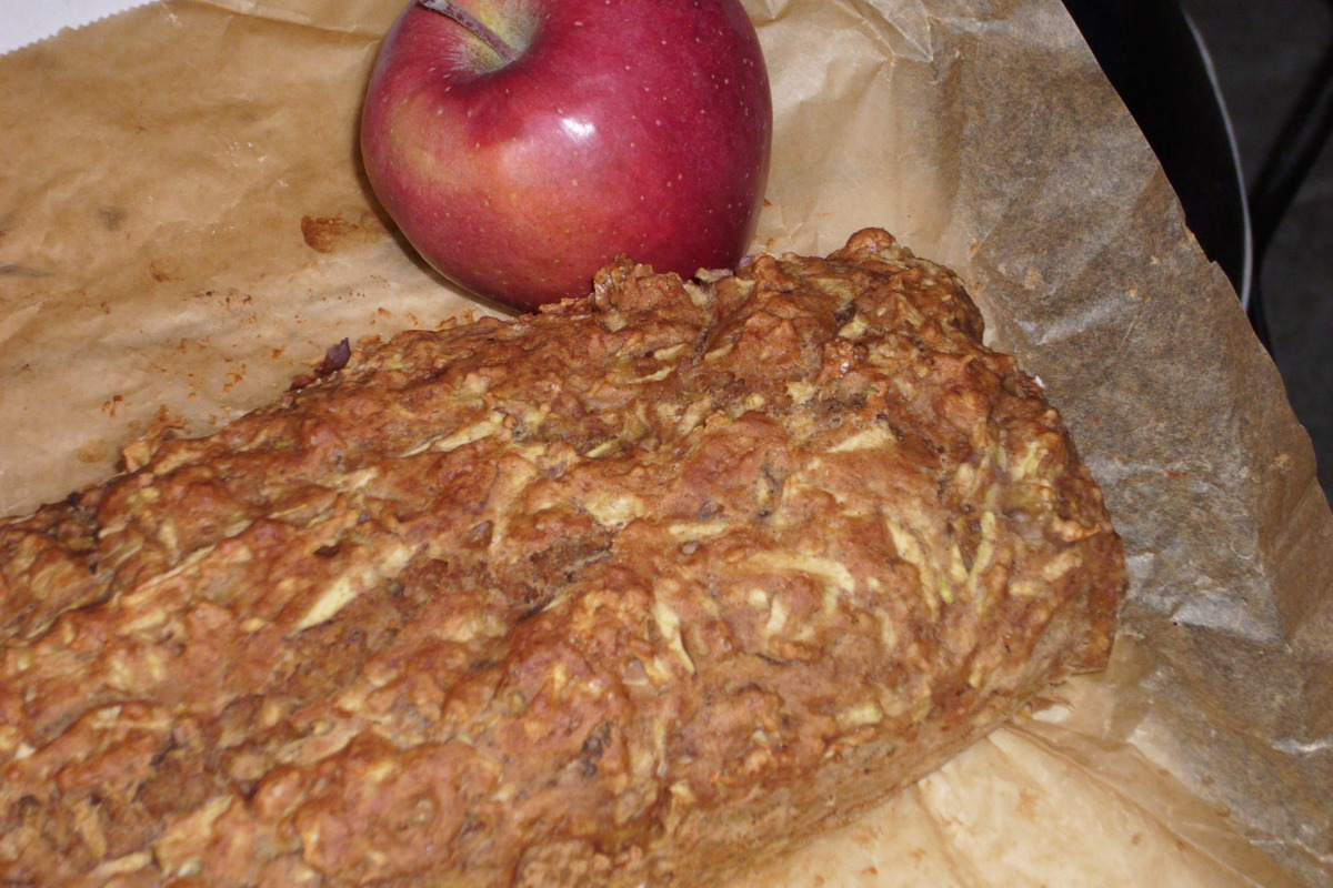 Cinnamon-Spiced Apple and Walnut Quick Bread