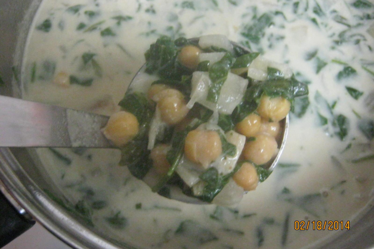 Sautéed Chickpea and Spinach Stir-Fry with Garlic and Lemon