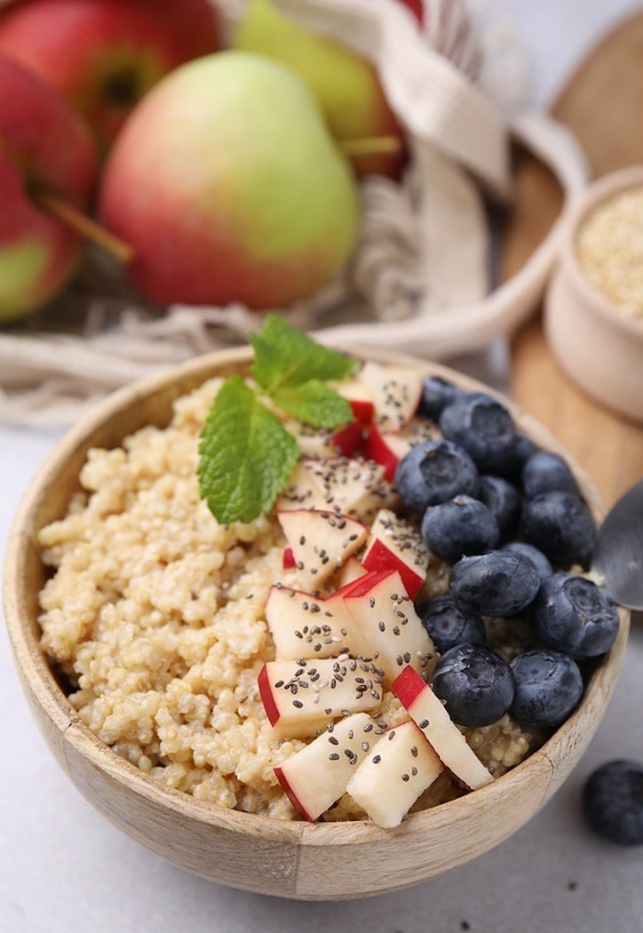 Breakfast Quinoa Bowl with Seasonal Fruits