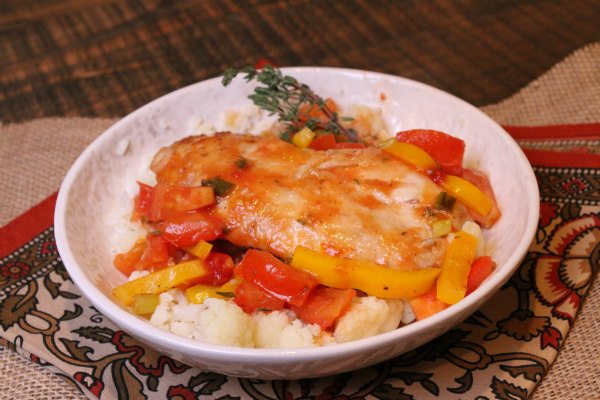 Sautéed Chicken with Bell Pepper and Garlic in Tangy Tomato Sauce