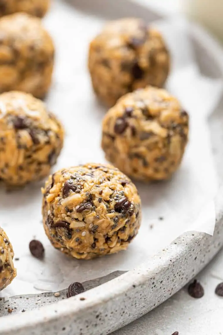 No-Bake Peanut Butter Oat Energy Bites with Flaxseed and Chia