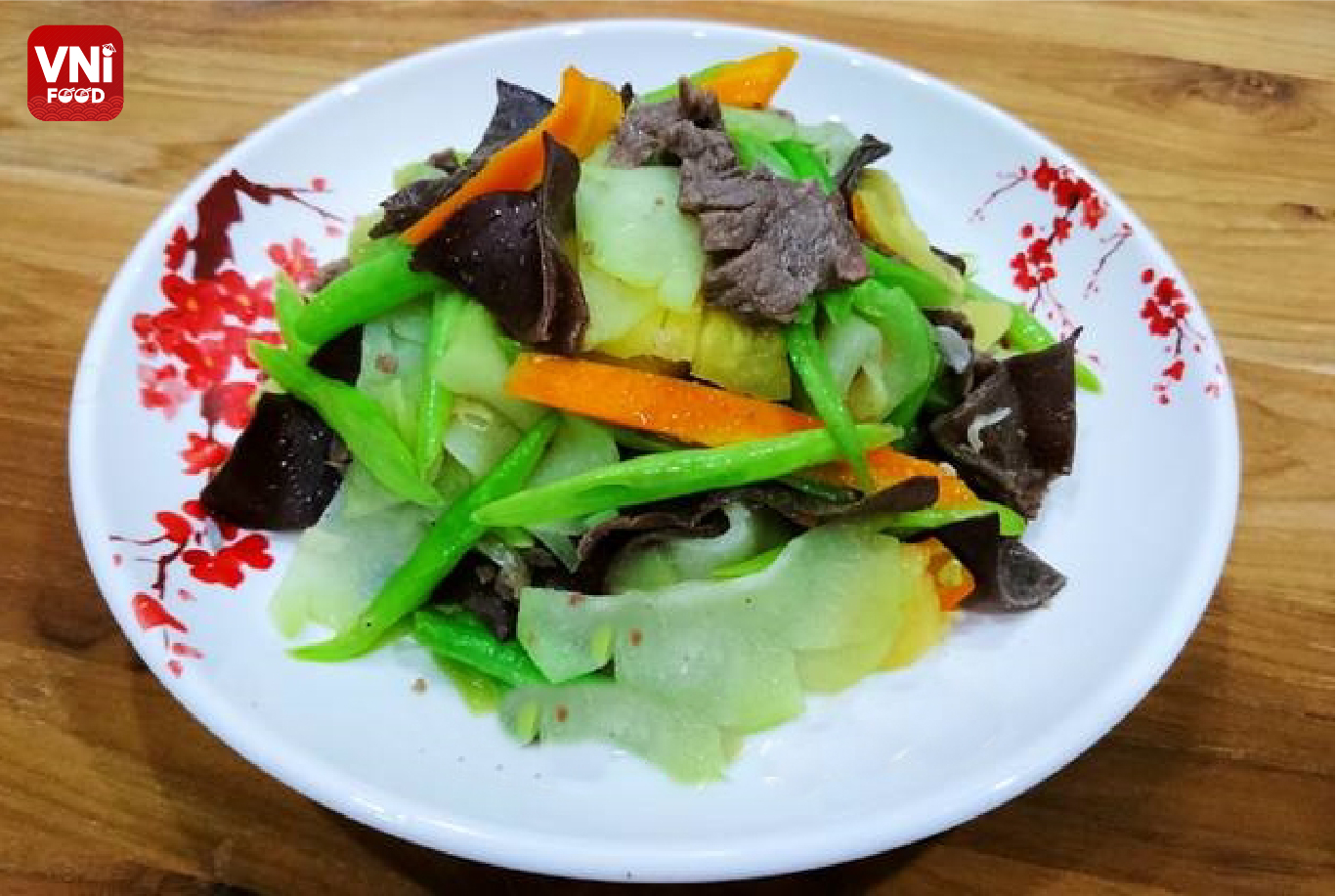 Stir-Fried Medium-Rare Beef with Mixed Vegetables