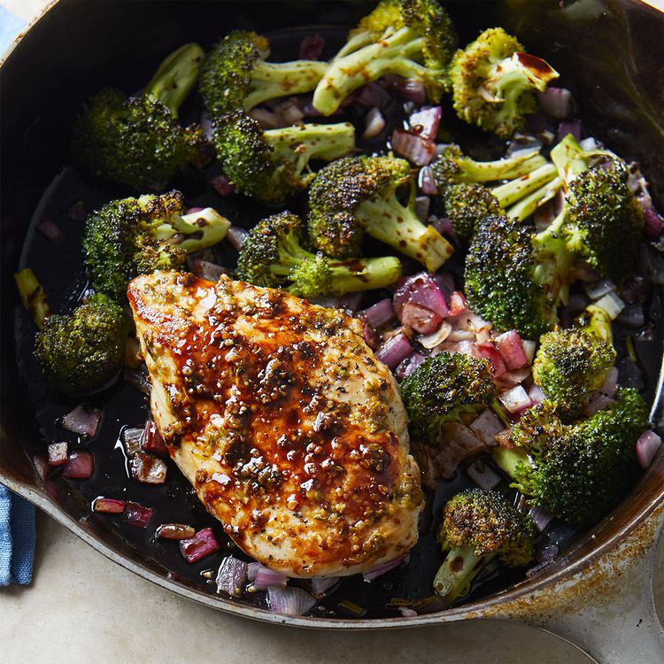 Pan-Seared Chicken Breast with Roasted Broccoli and Garlic