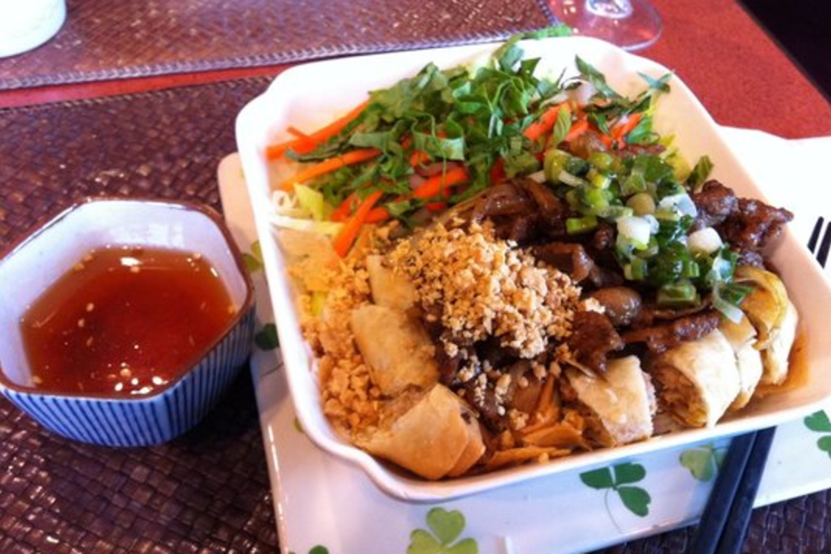 Cold Vietnamese Vermicelli Salad with Grilled Pork