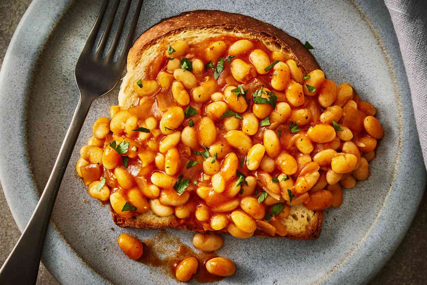 English Breakfast-Style Baked Beans with Tomato and Herbs