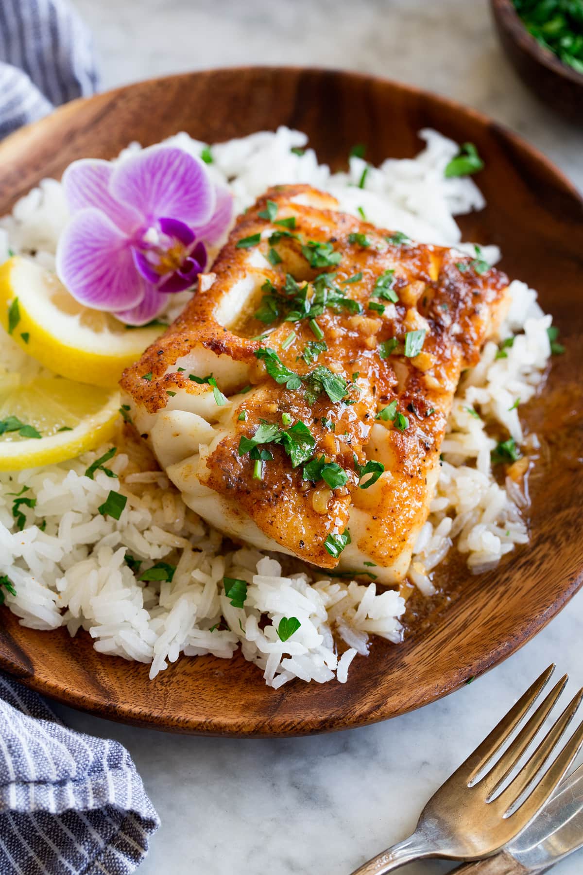 Pan-Seared Cod with Lemon and Parsley Butter Sauce