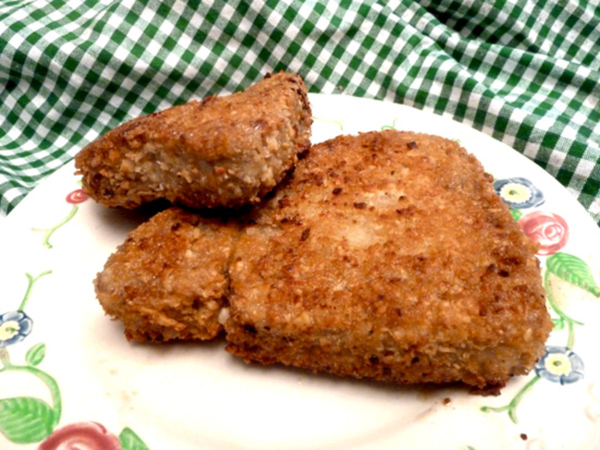 Macadamia-Crusted Chicken with Wattleseed Pepper Sauce