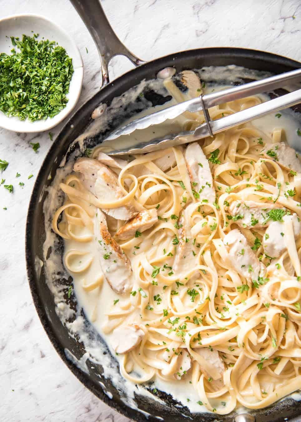 One-Pot Chicken Alfredo Fettuccine with Spinach
