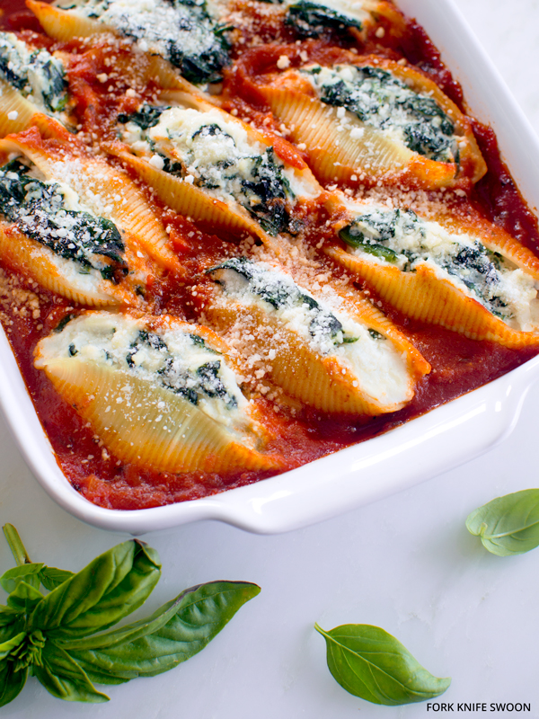 One-Pot Spinach and Ricotta Stuffed Shells with Tomato Sauce