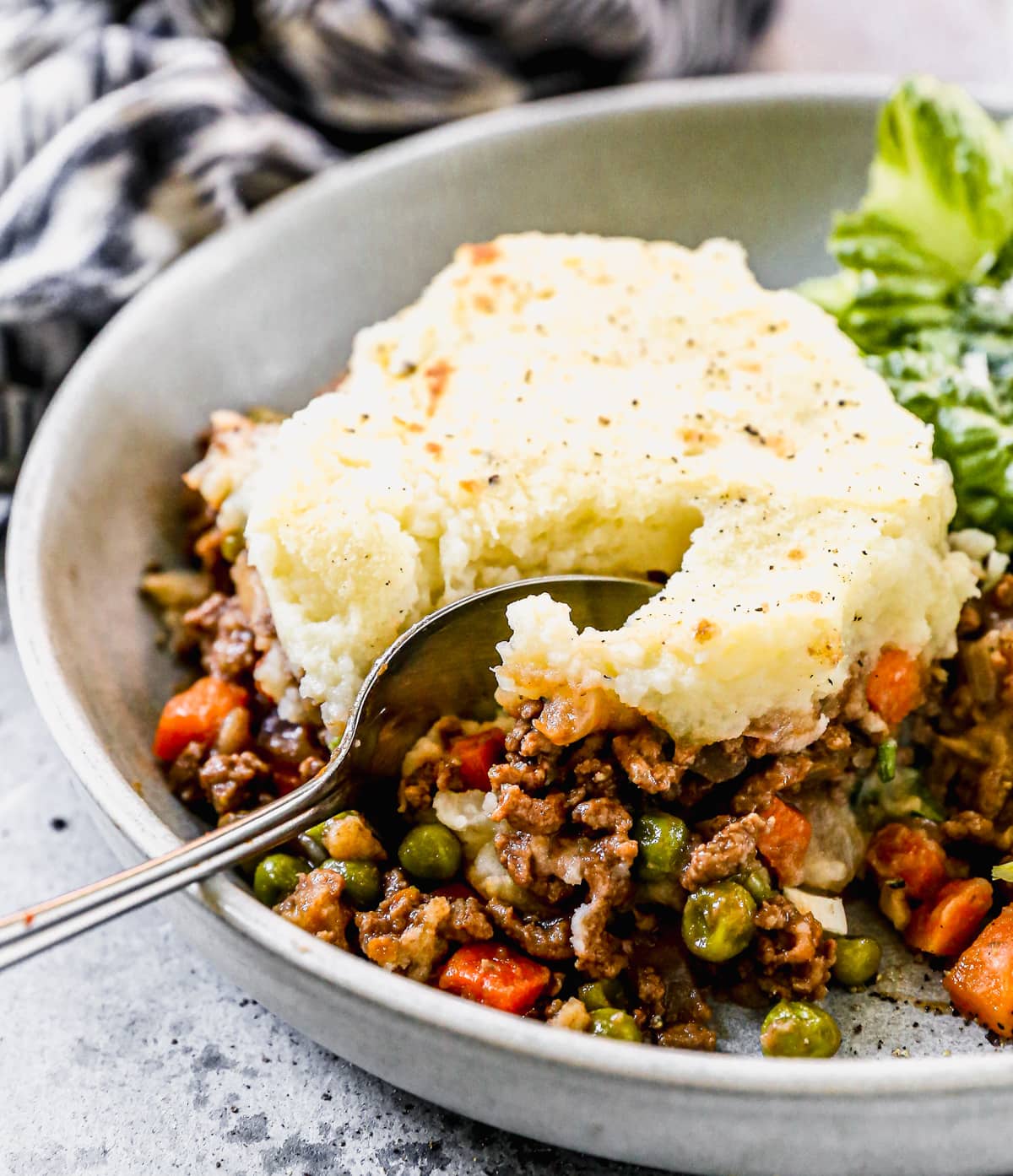 Layered Shepherd's Pie with Ground Beef and Vegetables