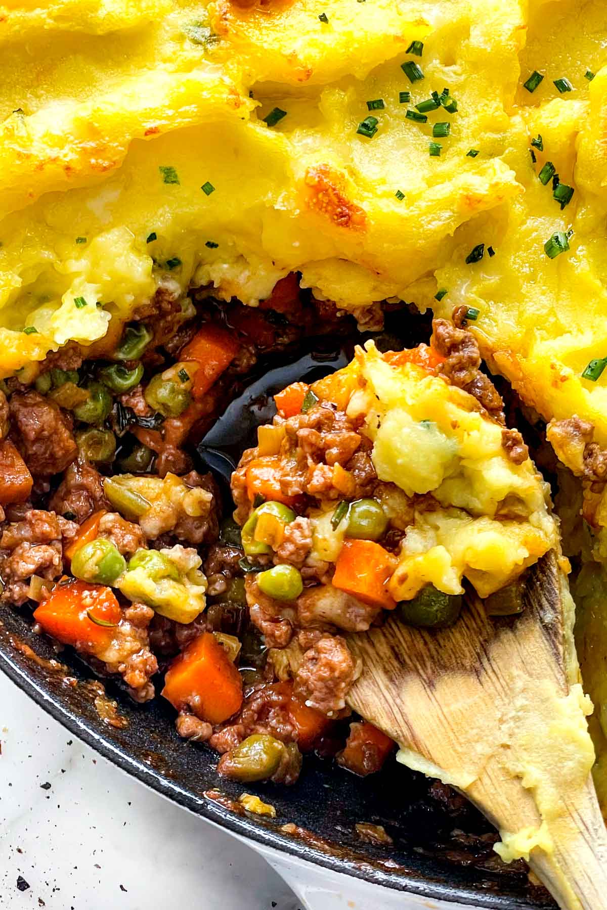 Baked Shepherd’s Pie with Ground Beef and Vegetable Medley
