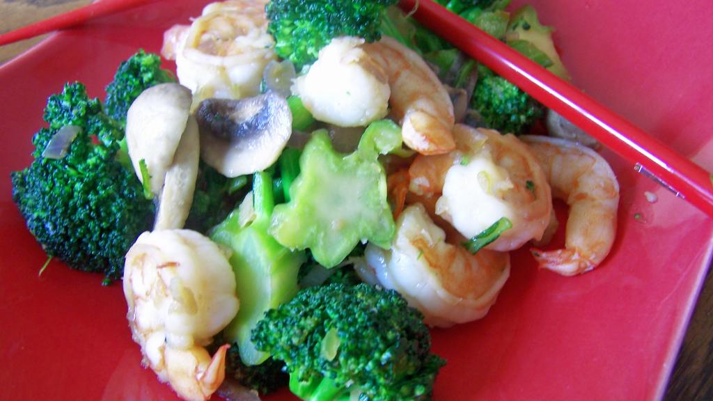Shrimp Stir-Fry with Broccoli and Cashews