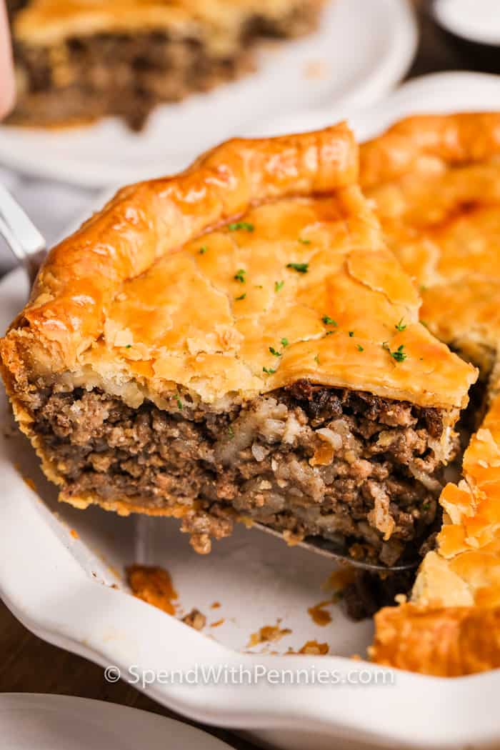 Oven-Baked Meat Pie with Shortcrust Pastry and Savory Mince Filling