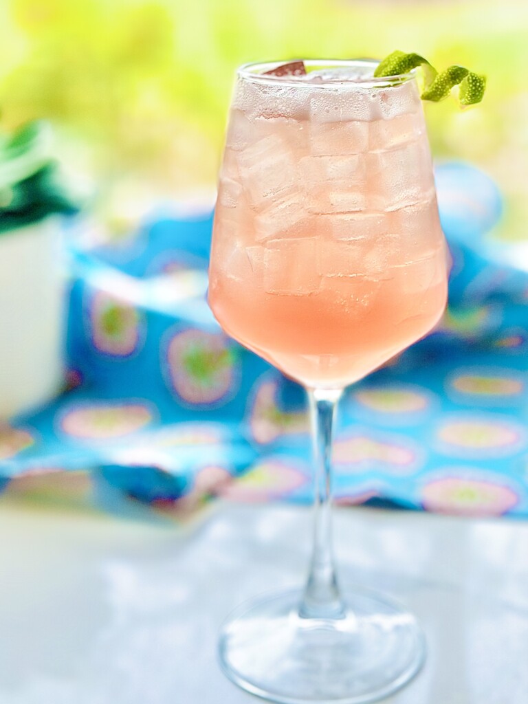 Sparkling Elderflower and Grapefruit Spritz