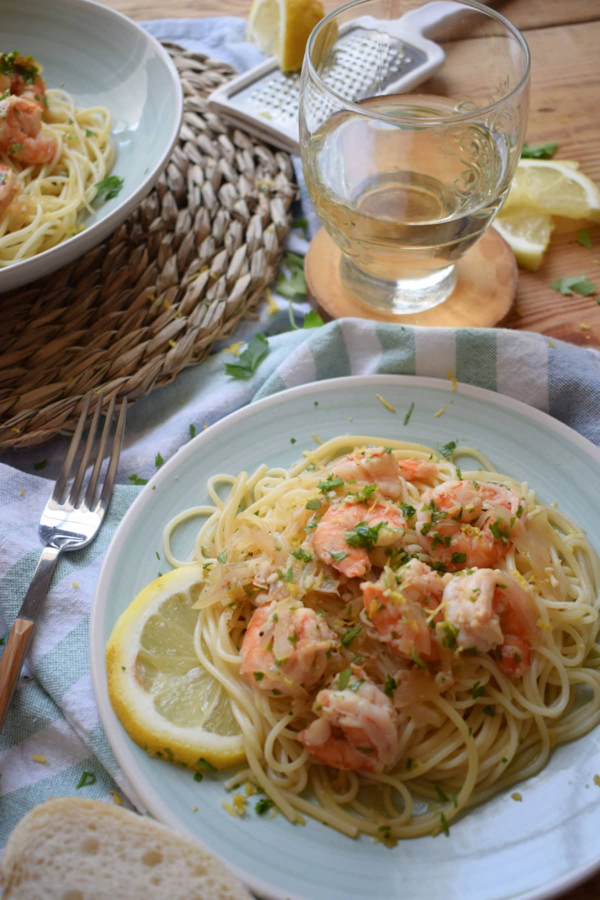 Sautéed Shrimp and Spinach Linguine with White Wine Sauce