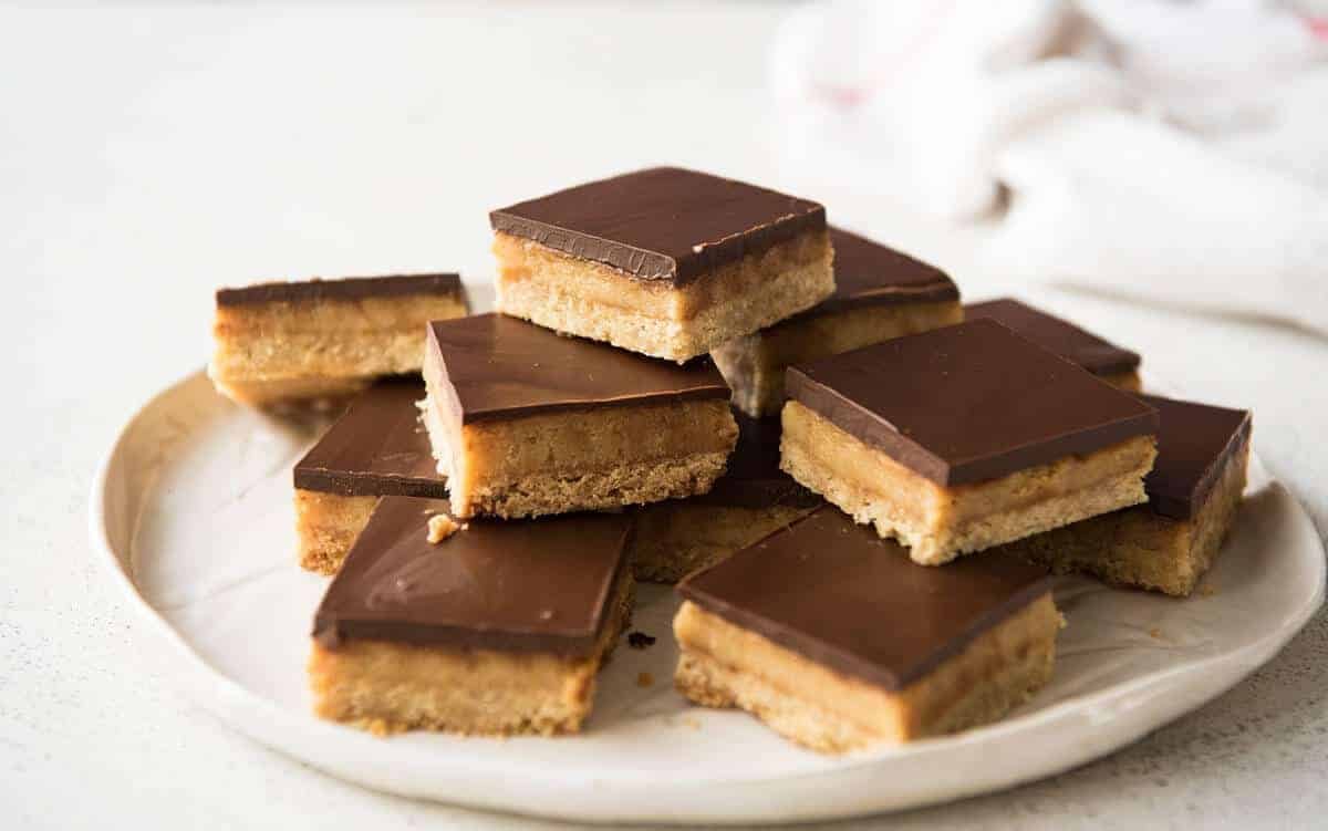 No-Bake Chocolate and Caramel Slice with Biscuit Base