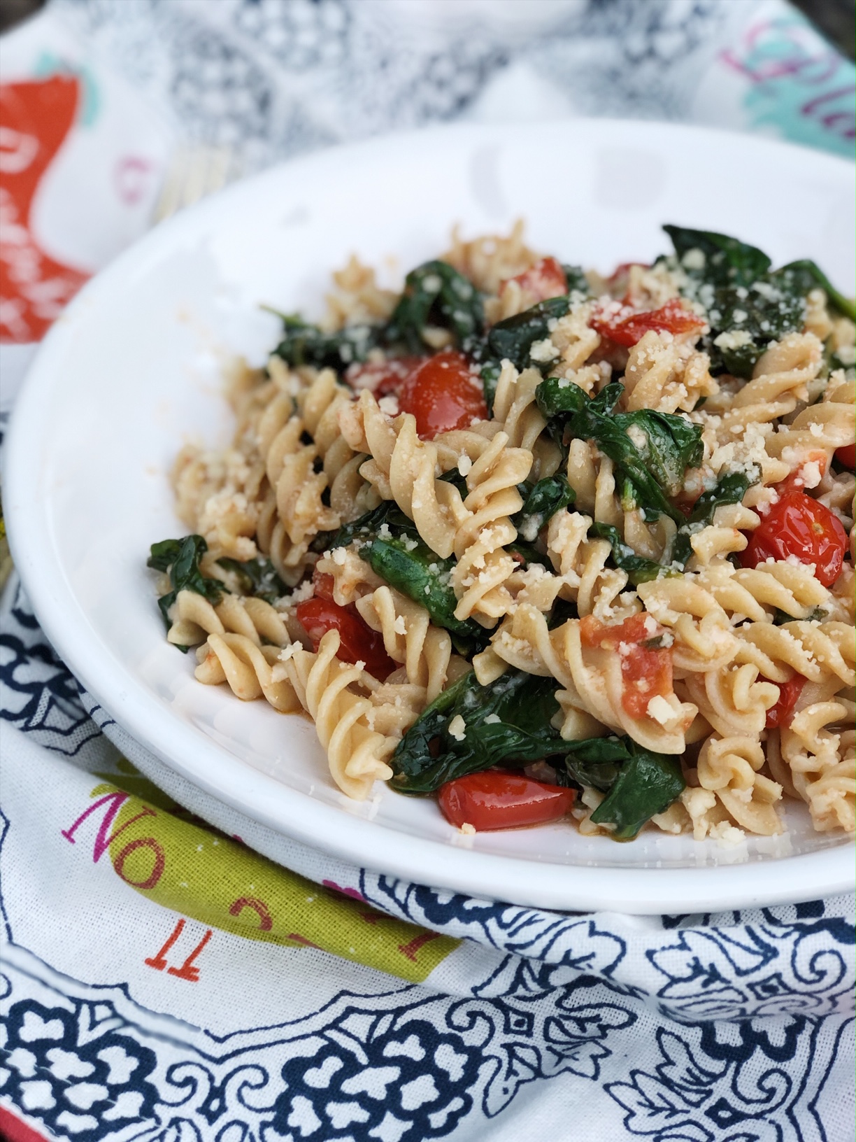 One-Pot Cheesy Spinach and Tomato Fusilli