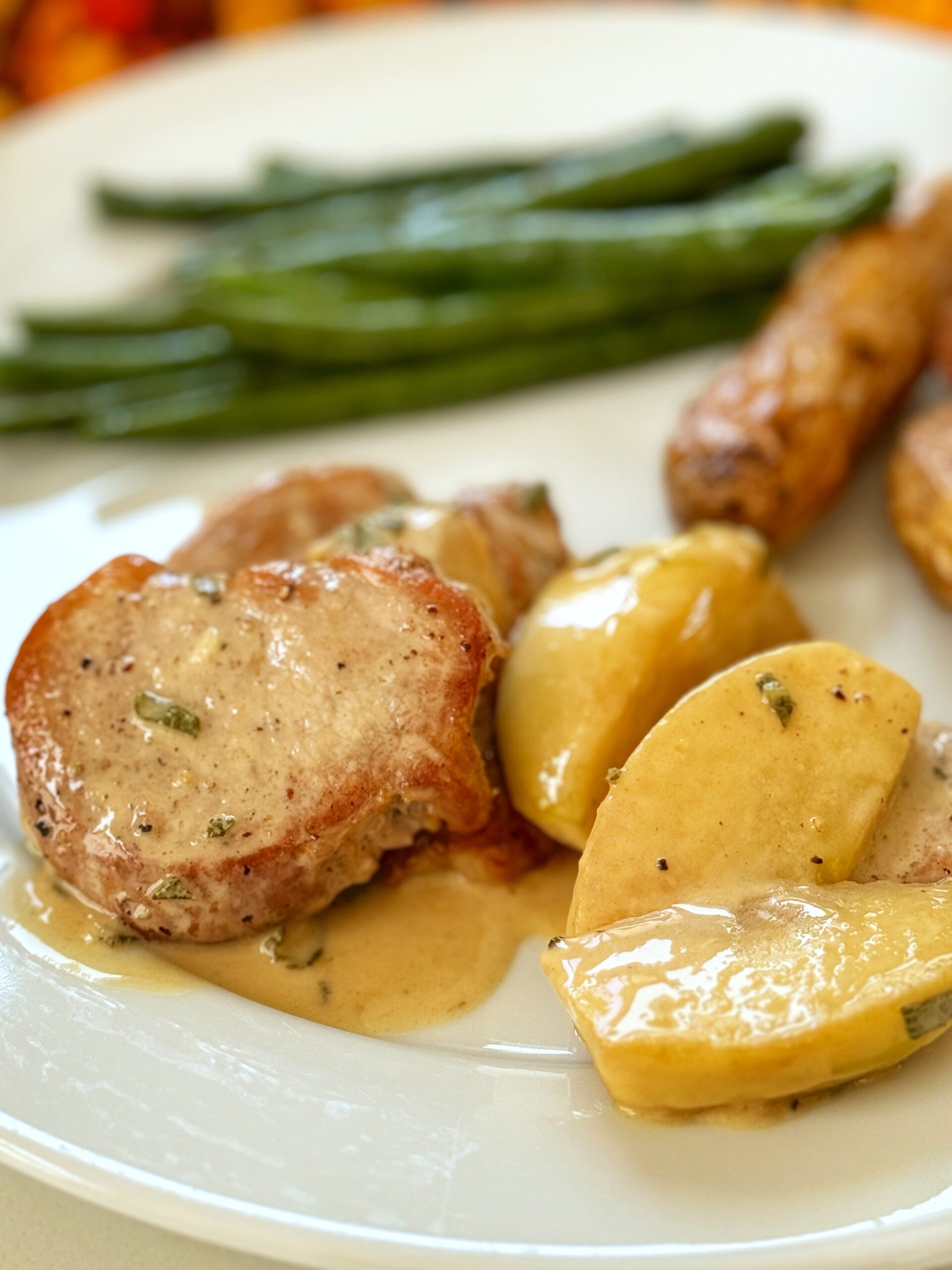Pan-Fried Pork Medallions with Apple-Cinnamon Pan Sauce