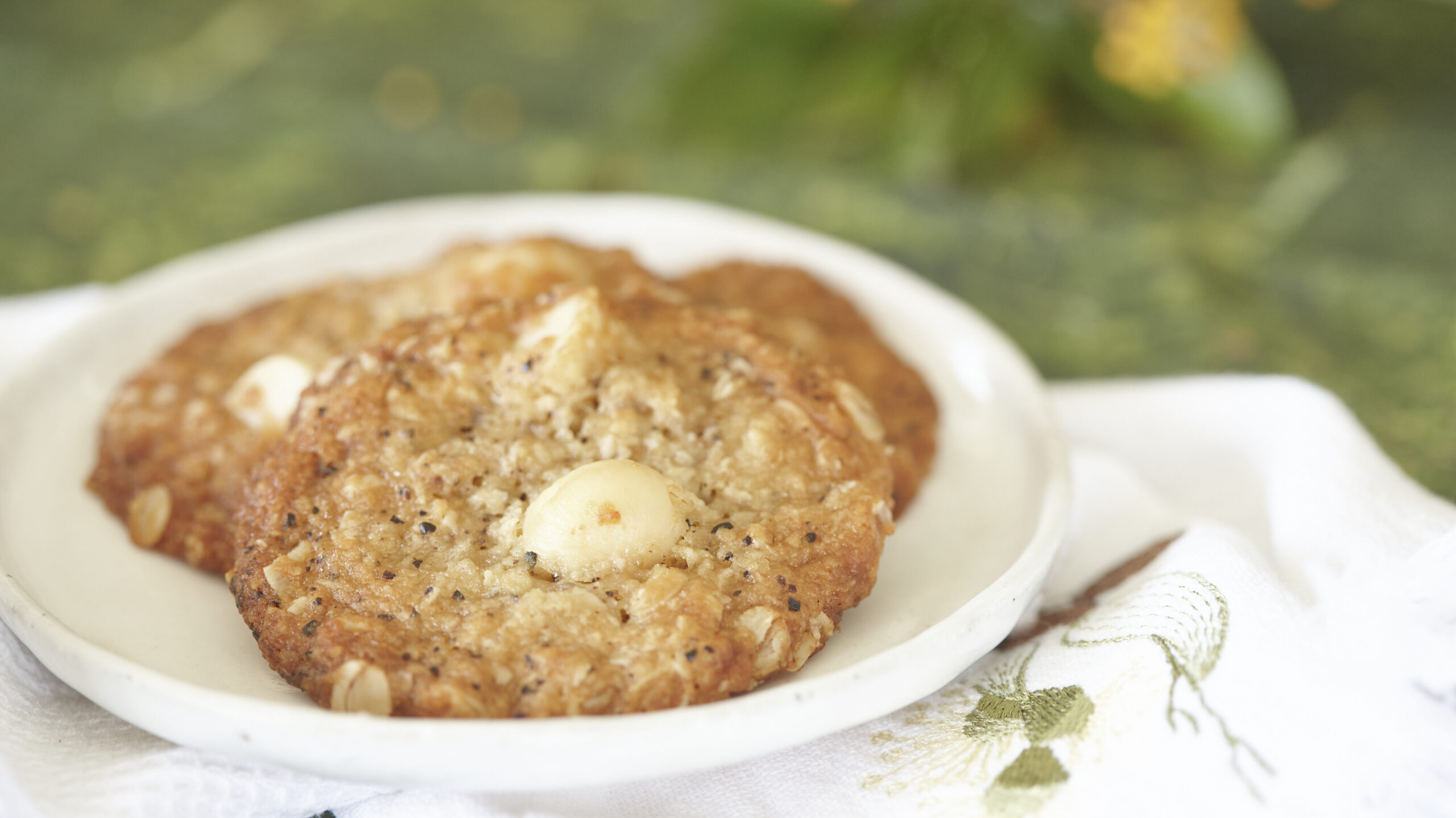 Macadamia and Wattleseed Crunch Biscuit Cookies