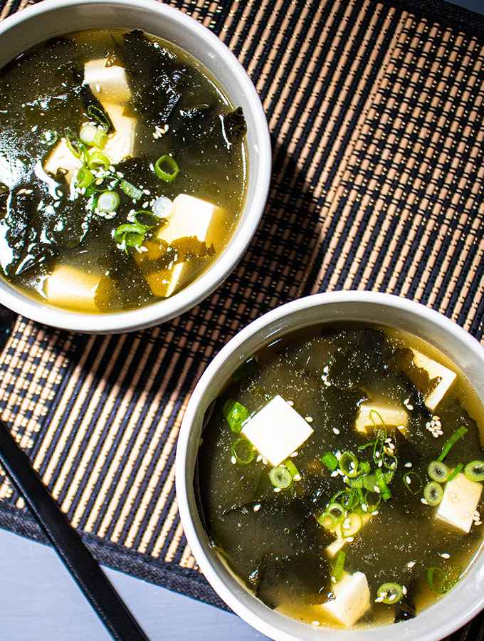Simmered Seaweed and Tofu Soup with Bonito Broth
