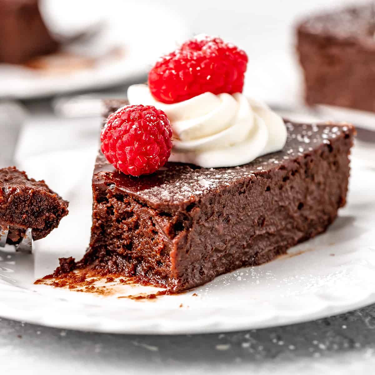 30-Minute Flourless Chocolate Fudge Cakes