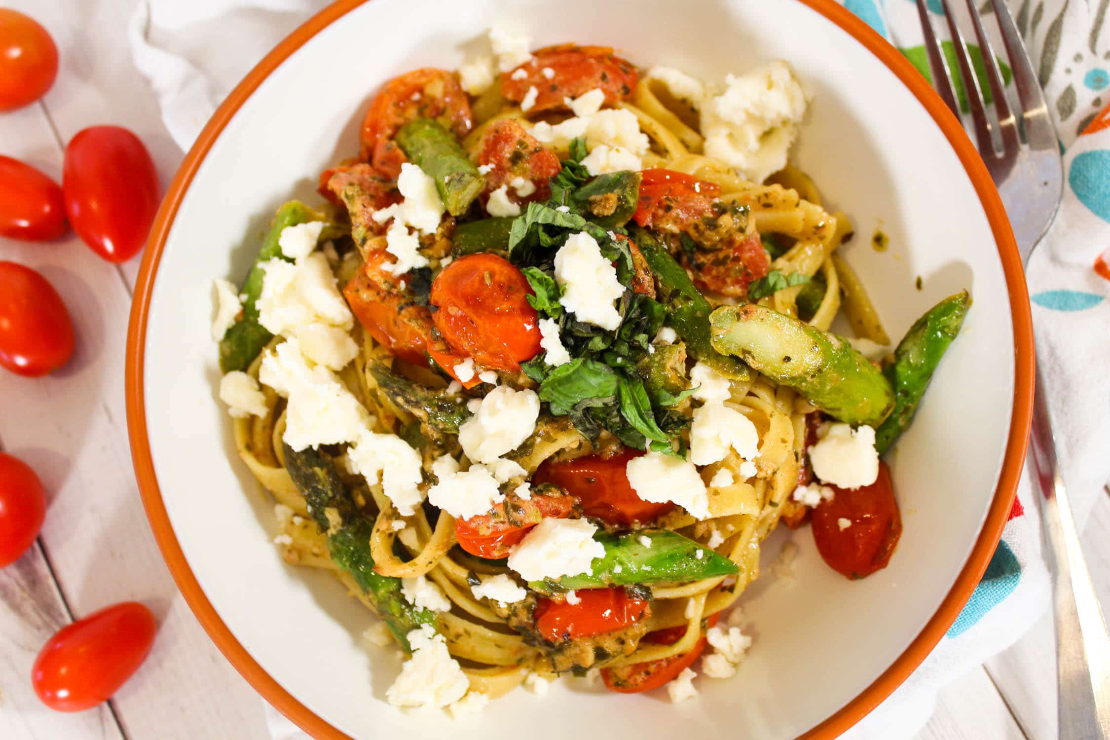 Photon Pesto Pasta with Cherry Tomatoes