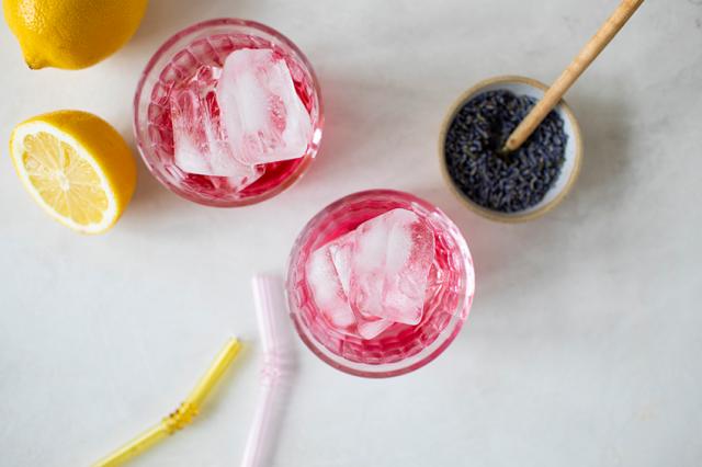 Bitter Lemon-Aperitif Spritzer with Lavender