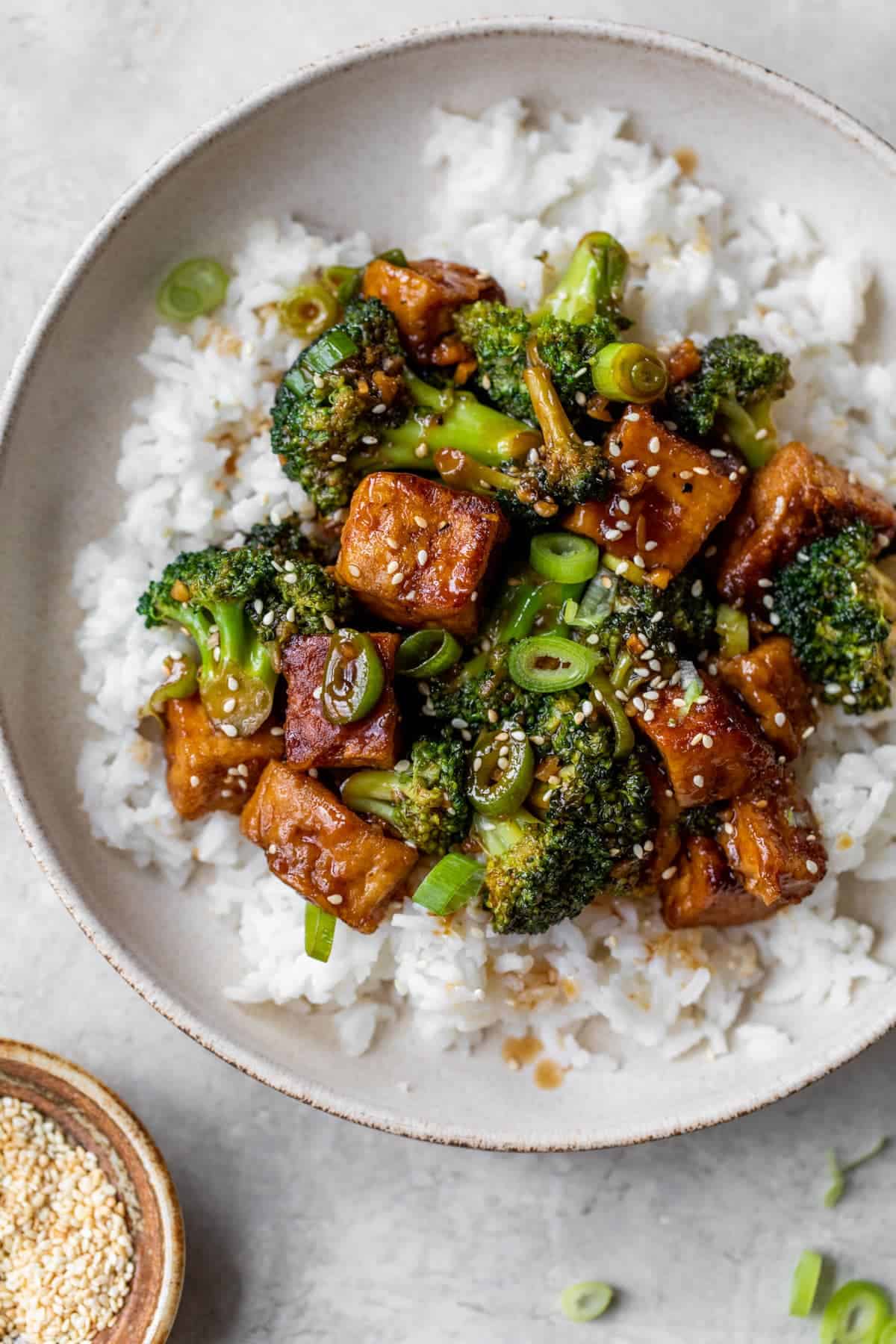 Stir-Fried Tofu with Broccoli and Cashew Ginger Sauce