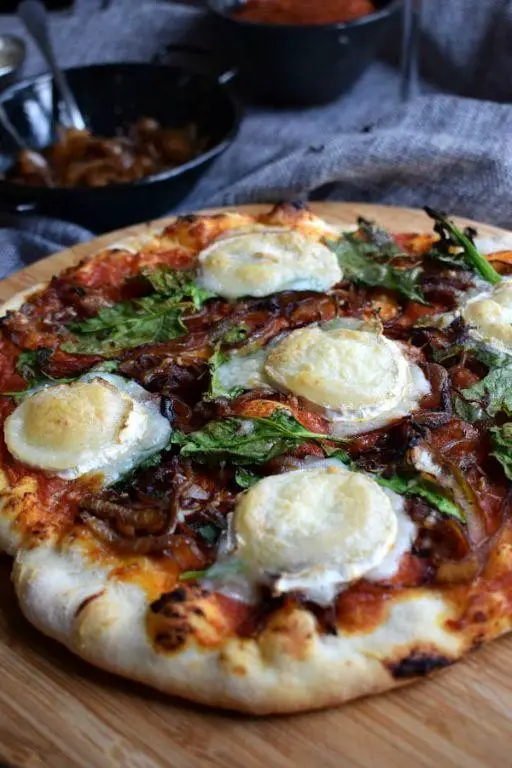 Wood-Fired Pizza with Craft Curry Sauce and Mozzarella