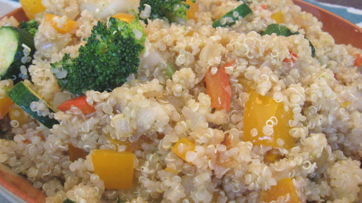 One-Pot Quinoa Pilaf with Roasted Vegetables and Chickpeas