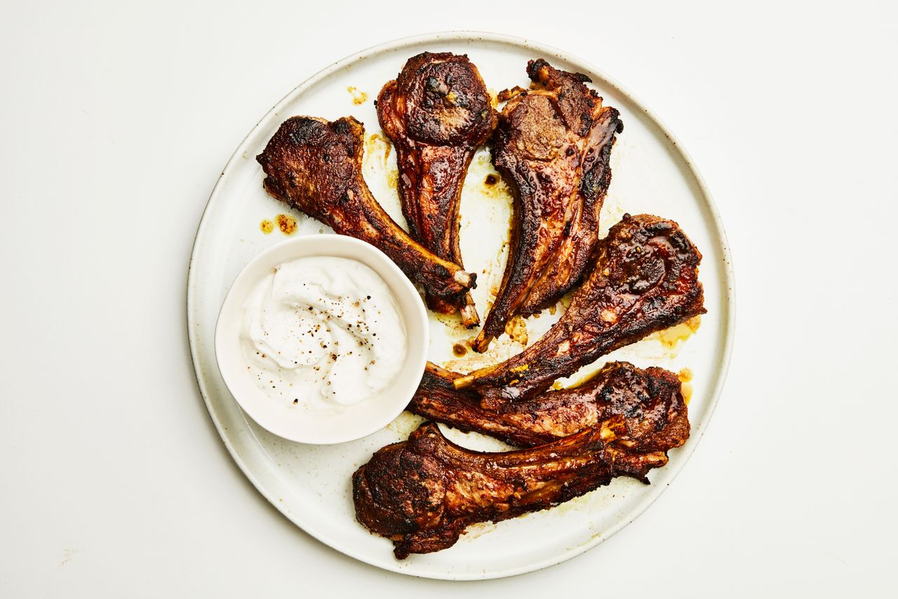 Charcoal-Grilled Spiced Lamb Chops with Garlic Yogurt Sauce