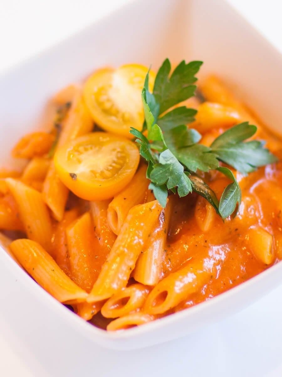 Simple Basil and Tomato Pasta with Garlic Olive Oil