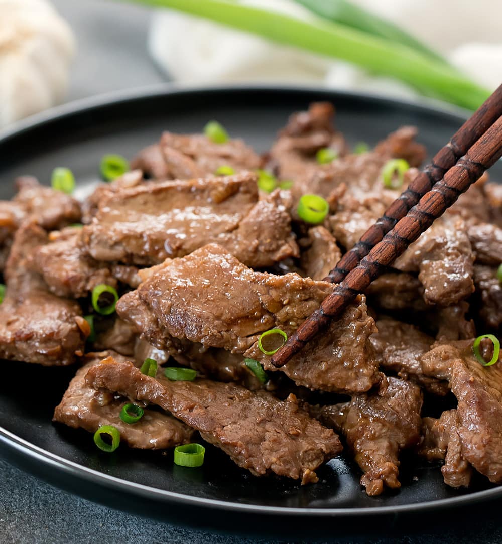 Stir-Fried Beef with Garlic and Black Pepper Dust