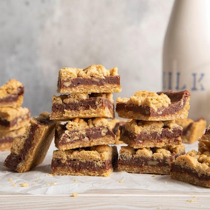 No-Bake Peanut Butter Chocolate Oat Squares