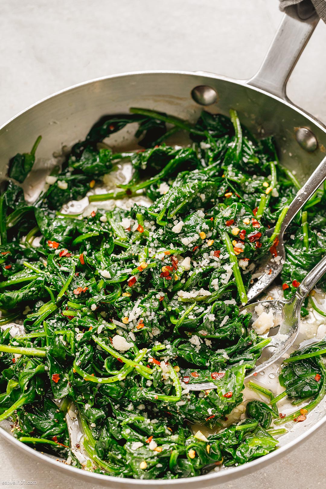Sautéed Garlic Spinach with Lemon and Chili Flakes