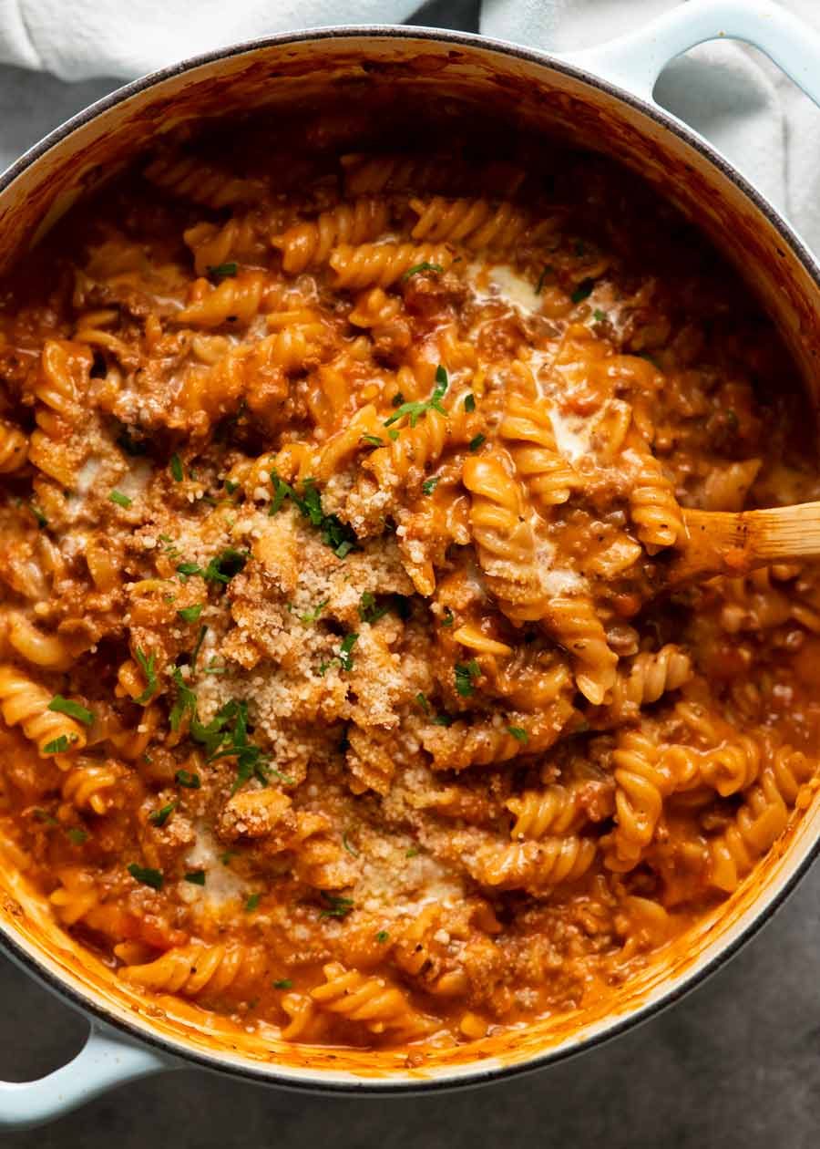 One-Pot Cheesy Beef and Tomato Pasta