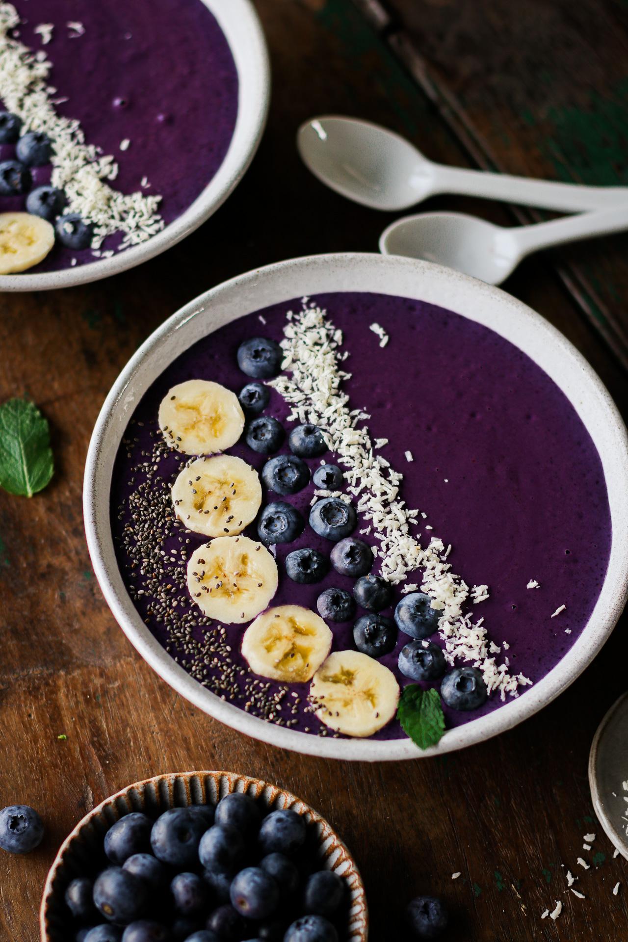 Frozen-Inspired Blueberry and Vanilla Smoothie Bowl