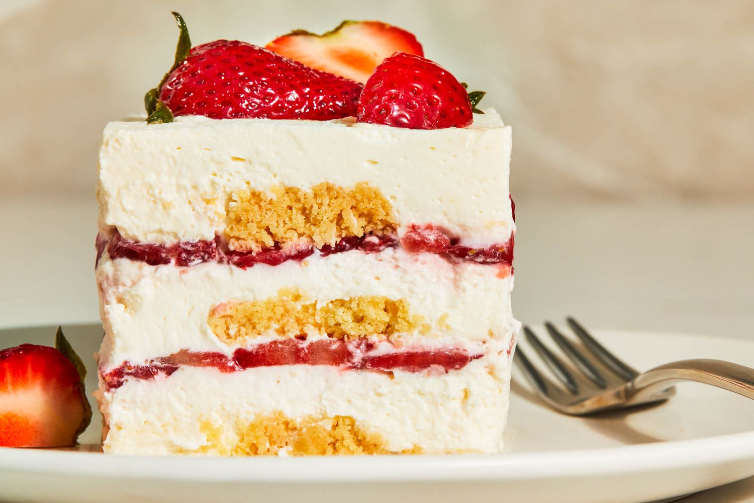 Layered Strawberry and Mascarpone Icebox Cake