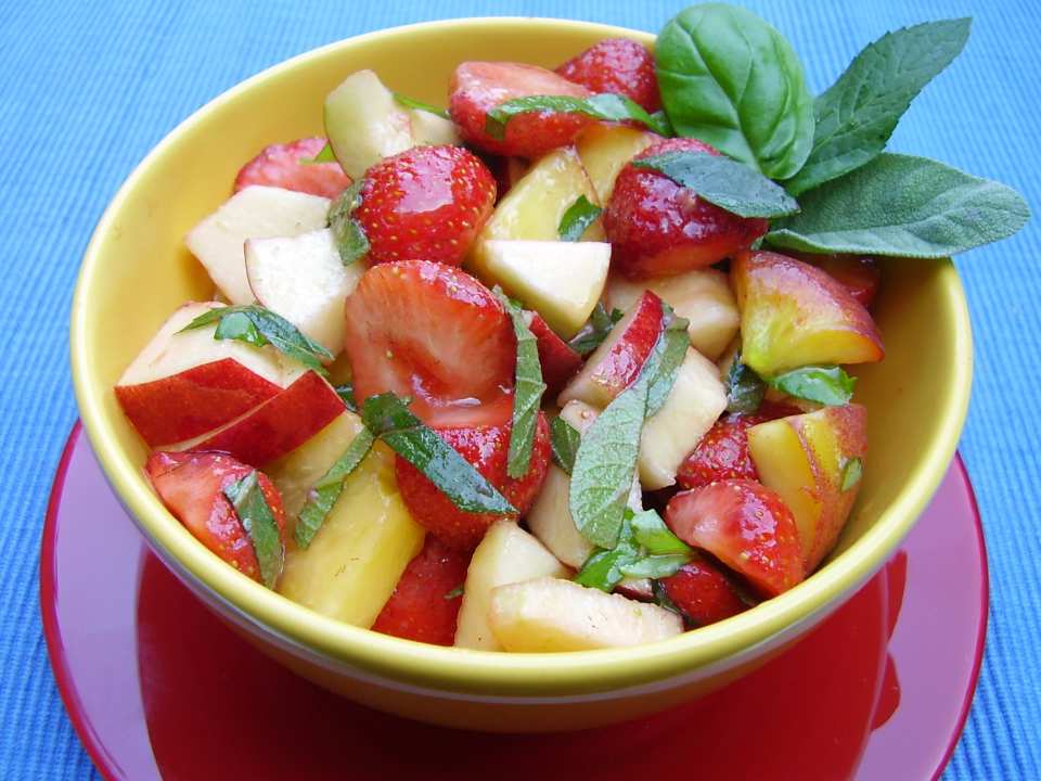 Sport & Digitalisierung Fruit Medley with Basil