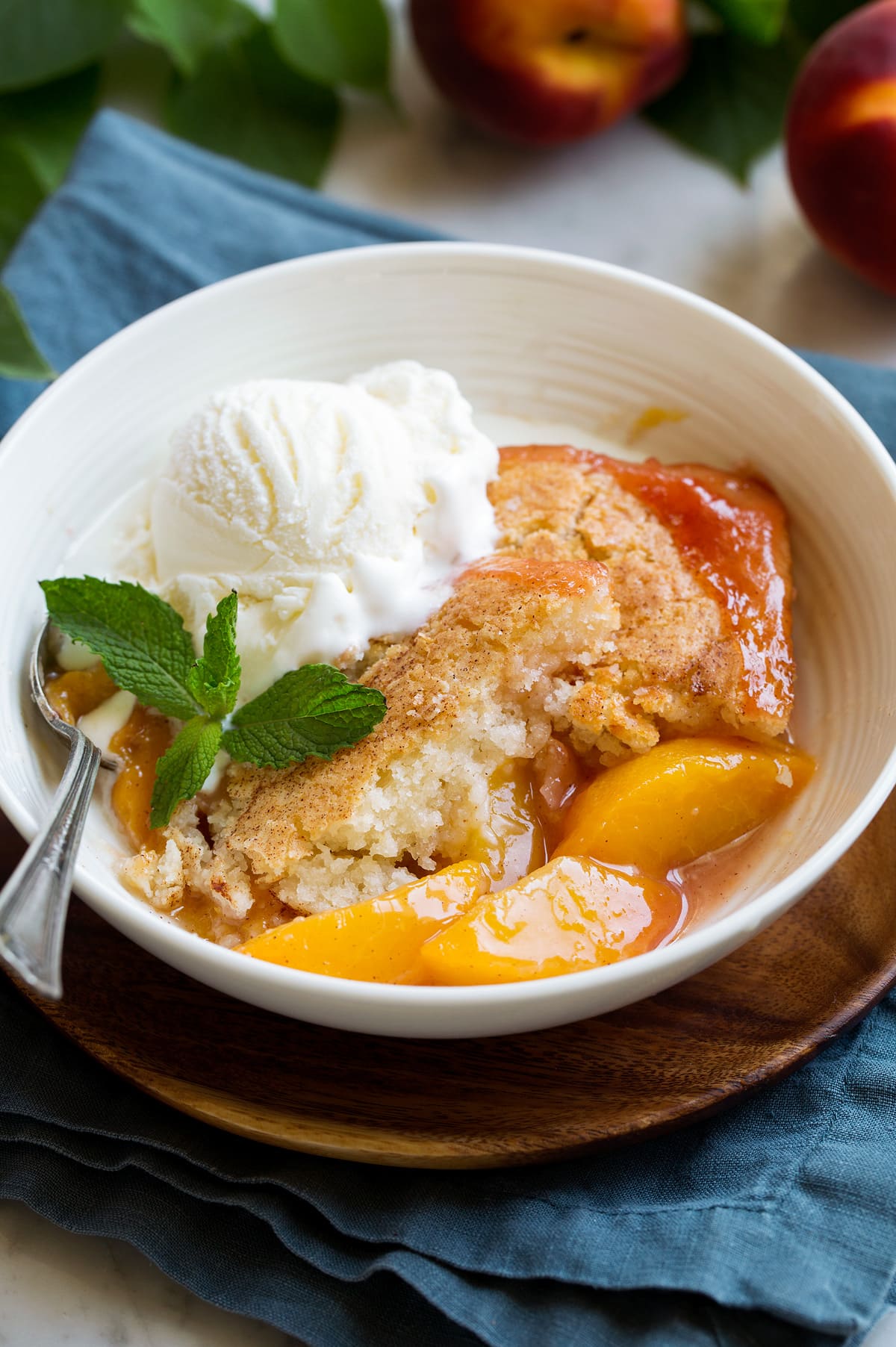 Oven-Baked Peach Cobbler with Cinnamon Sugar Topping