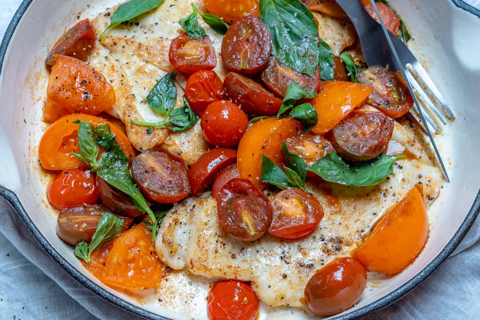 Quick Italian Skillet Chicken with Garlic and Tomatoes